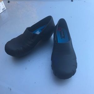 Women’s sketcher clogs